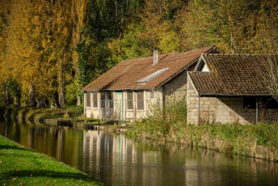 Toussaint : des vacances plus courtes, plus proches et réservées à la dernière minute